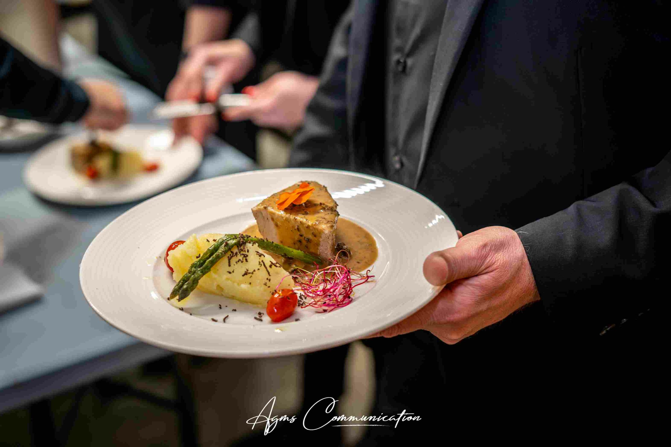 jm-traiteur-repas-assis-1